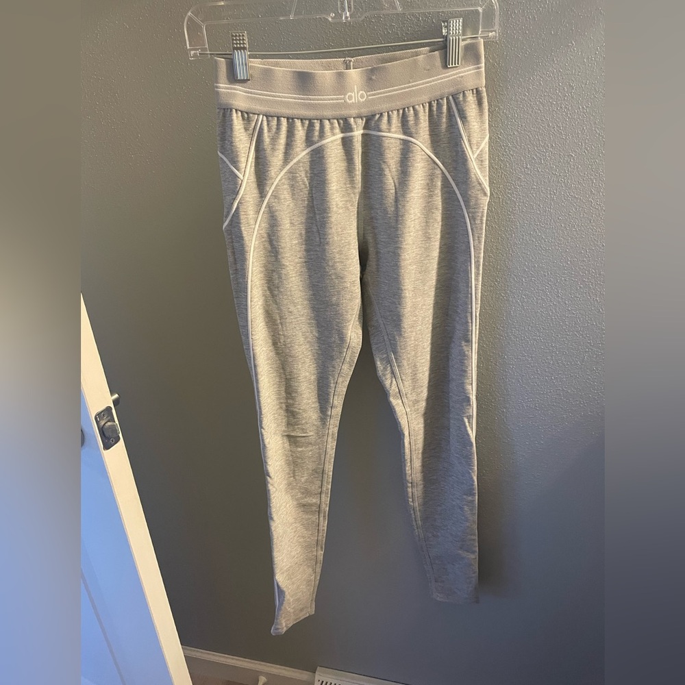 ALO Yoga Light Gray Leggings